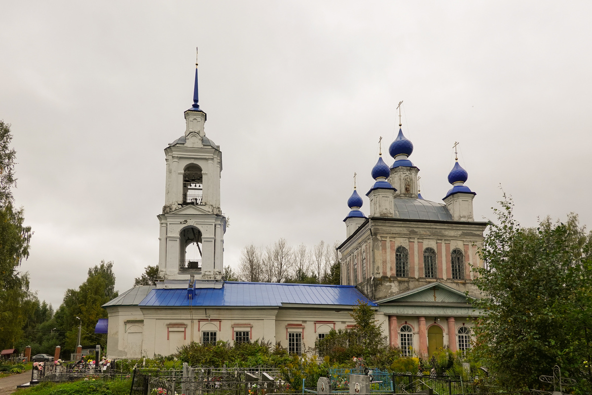 Успенский храм (1822). Улица Воинова, 72.