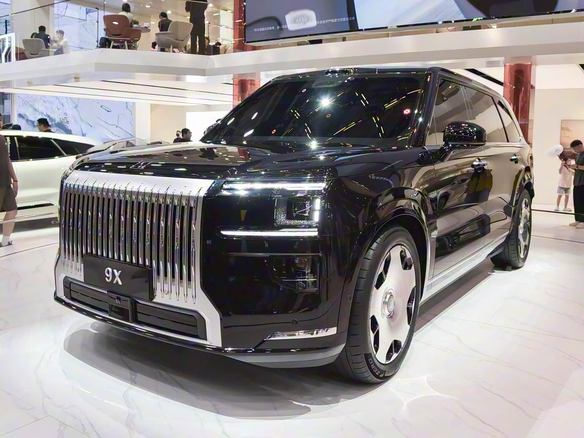 ZEEKR 9X выглядит монументально