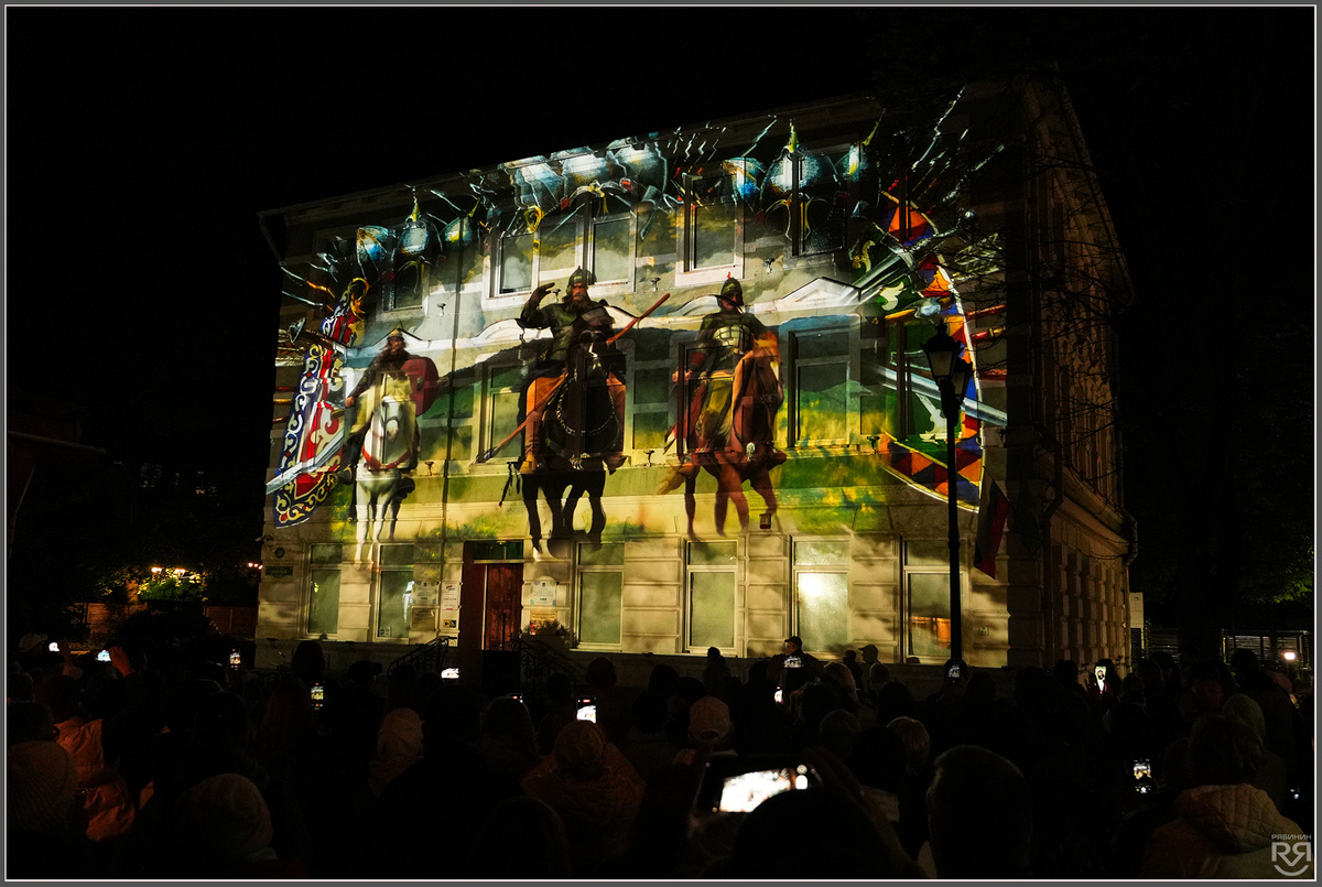 Зеленоградск. Арт-перформанс на Курортном проспекте. Фото: Михаил Рябинин