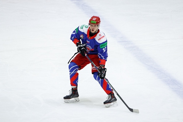    хоккейный клуб "Славутич" Максим Захаров