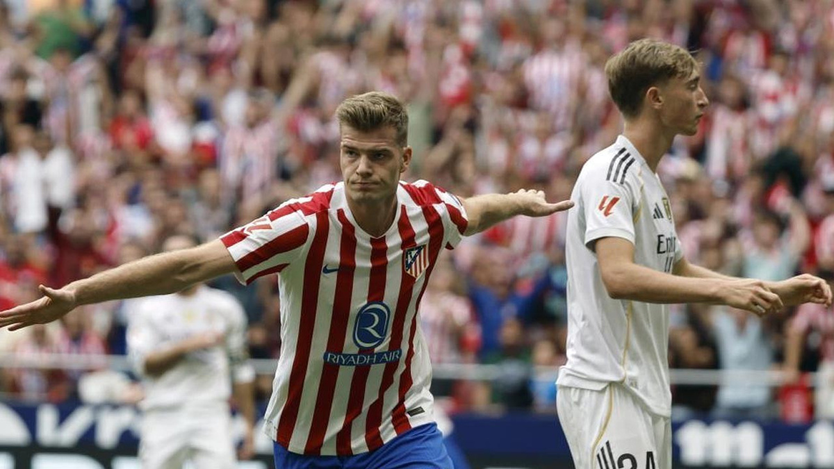 Александр Сёрлот забивает гол, который сравнял счет перед перерывом