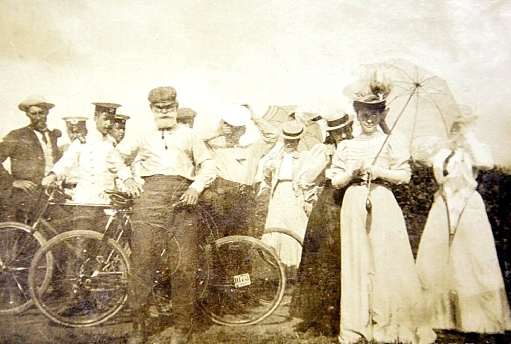 Иван Павлов - организатор кружка велосипедистов