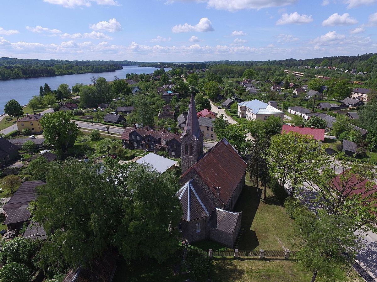 Pļaviņu luterāņu baznīca. Лютеранская церковь в Плявиняс. Фото из Интернет.