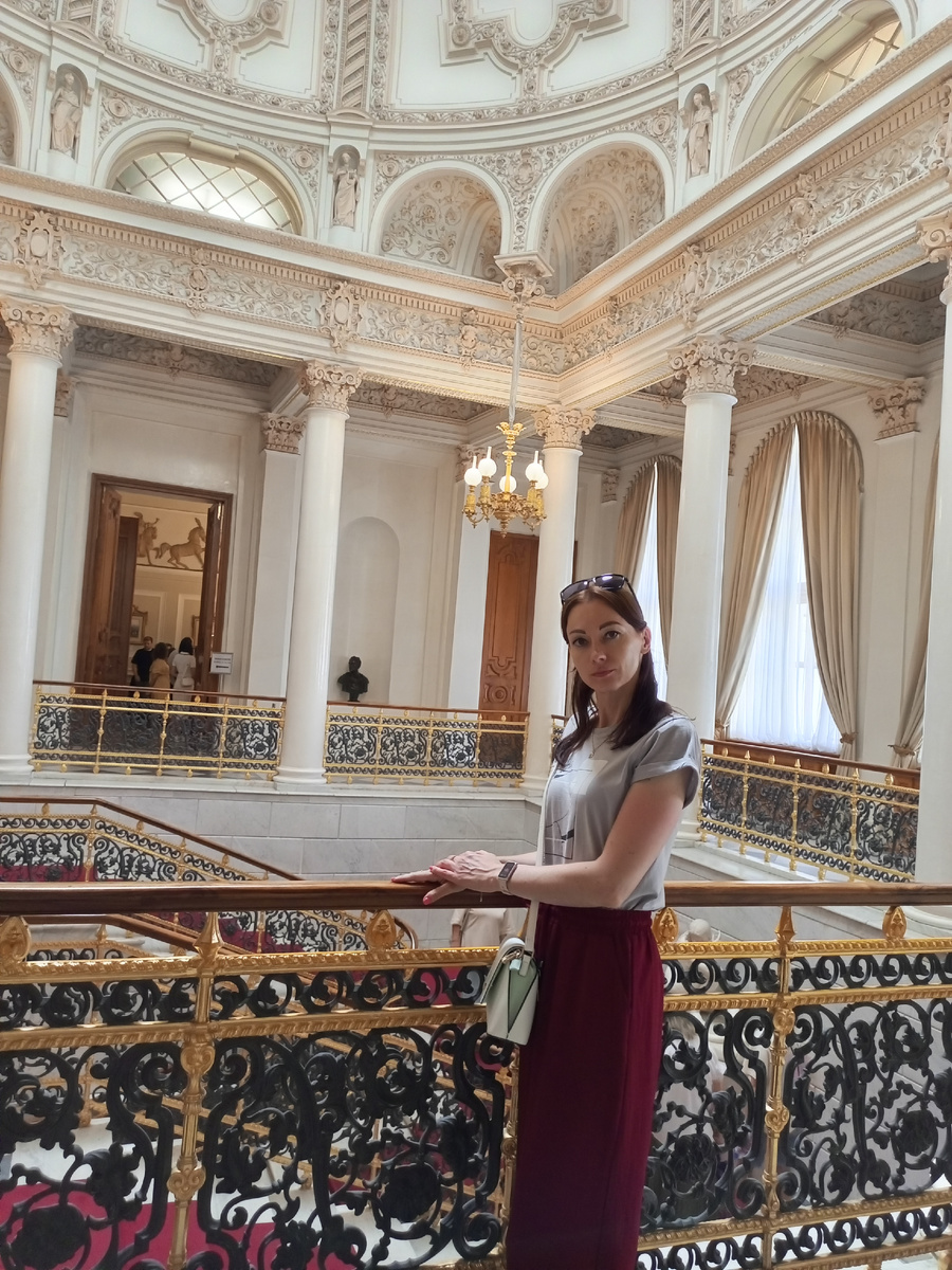 Вот так я выгляжу сейчас, я очень довольна своим настоящим весом. Но путь к нему был очень долгим...