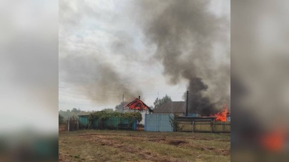    Три дома сгорели в Мантуровском районе Курской области