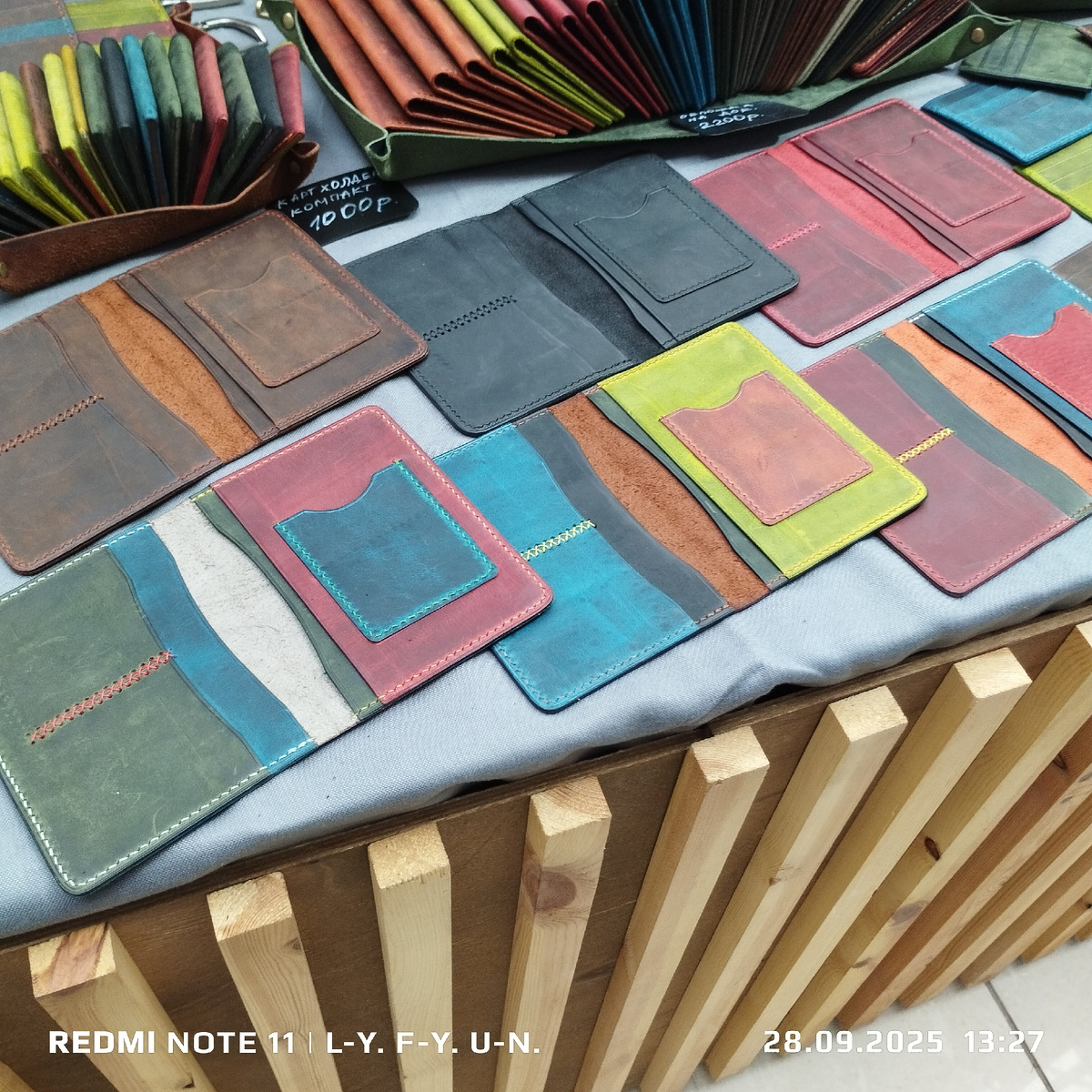 Кошелечки и обложки из кожи сделанные вручную.