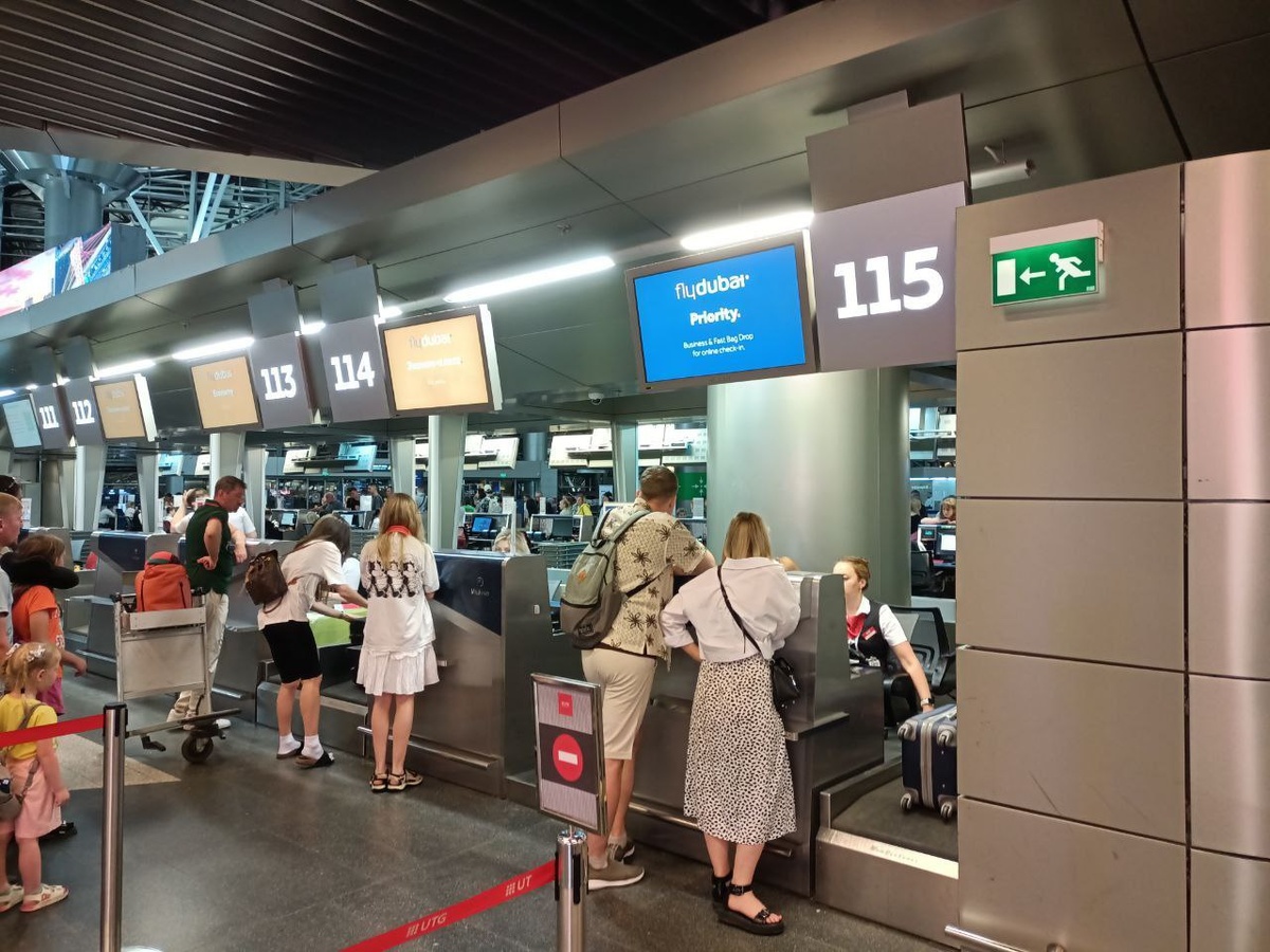 Стойки регистрации Fludubai