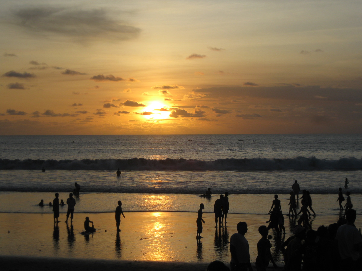 Закат на пляже