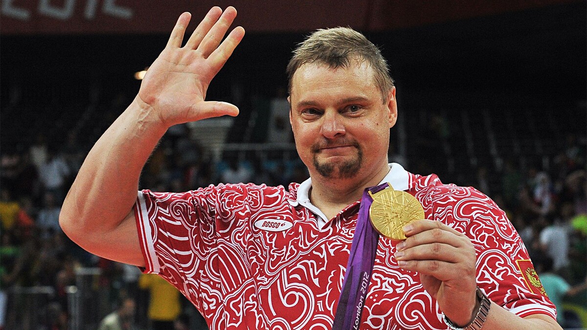 А это реальный Владимир Алекно. Мне он запомнился своей широкой грудью.