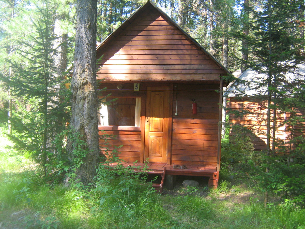 домик на базе отдыха - недалеко от Телецкого озера