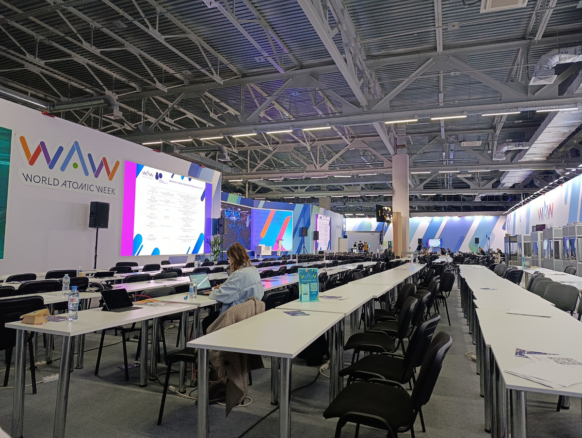 Пресс-центр. Во время пресс-конференций там оживленее