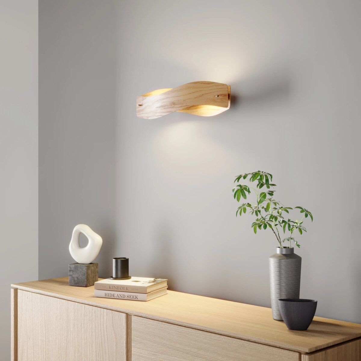 Настенный дизайнерский  светильник из дуба в интерьере