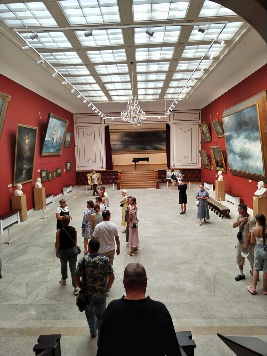 Экскурсии в Национальной Галерее Айвазовского. Фото автора. 