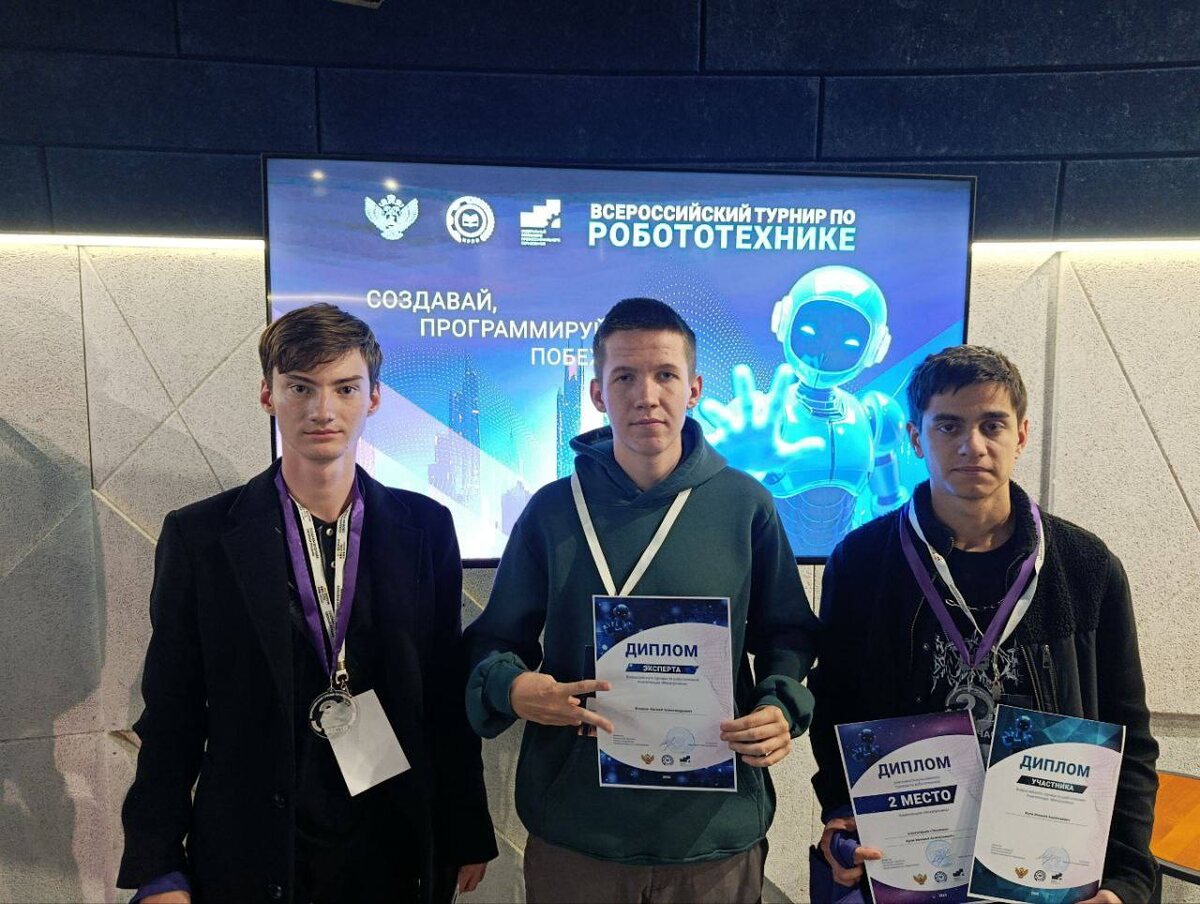     Два золота и два серебра завоевали оренбуржцы на Всероссийском турнире по робототехнике Оренбуржье
📷    Два золота и два серебра завоевали оренбуржцы на Всероссийском турнире по робототехнике Оренбуржье
