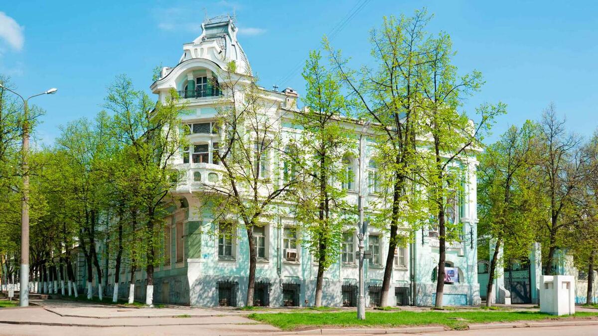     Фото: Irina Burmistrova/Shutterstock/FOTODOM Начать знакомство с городом можно с музея ивановского ситца, который расположился в особняке начала XX века