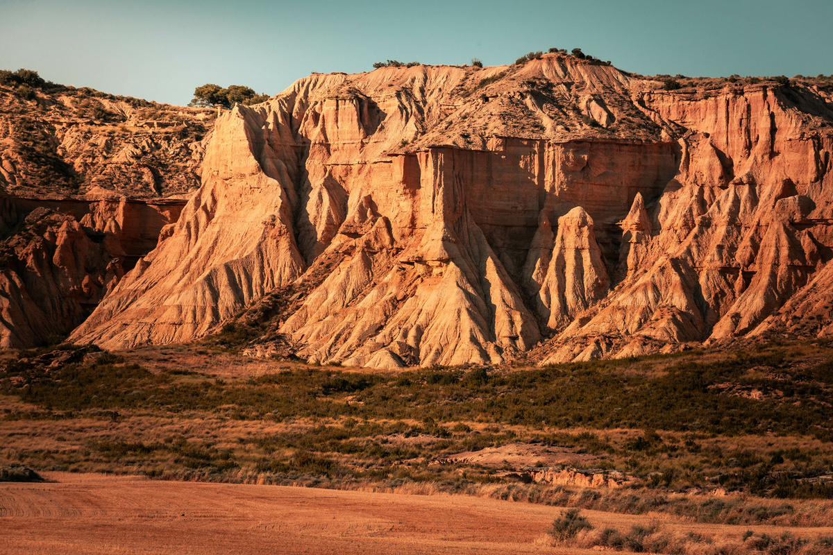 Разрушение горных пород в жаркой и сухой пустыне под воздействием суточных температурных изменений 