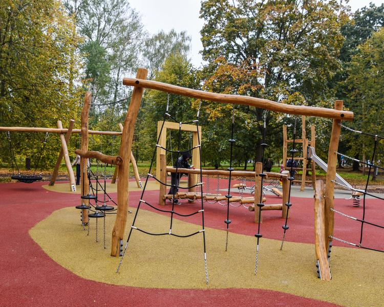     В Курске на Боевке появилась еще одна детская площадка