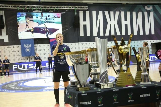    После игры на площадку были выставлены трофеи, завоёванные Ириной Правдиной