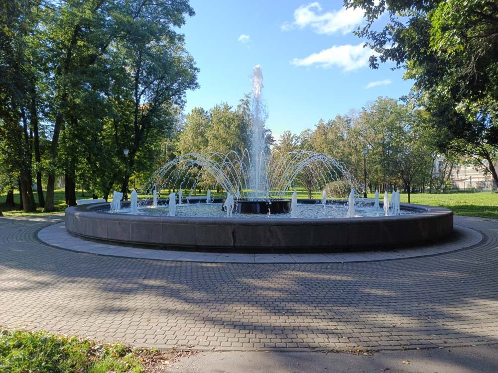 Фонтан в Саду им. 30-летия Октября. Фото: Левый Берег