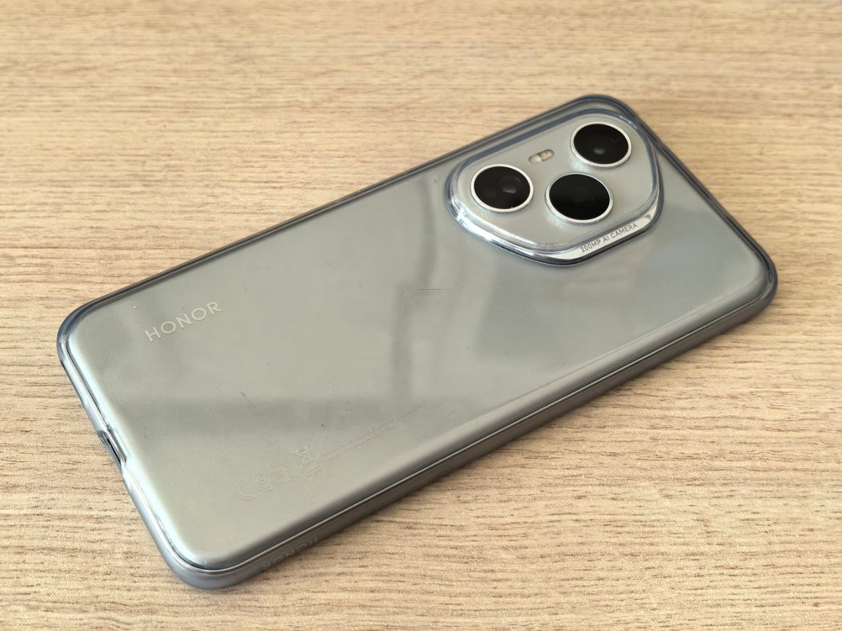 Honor 400 Pro в чехле