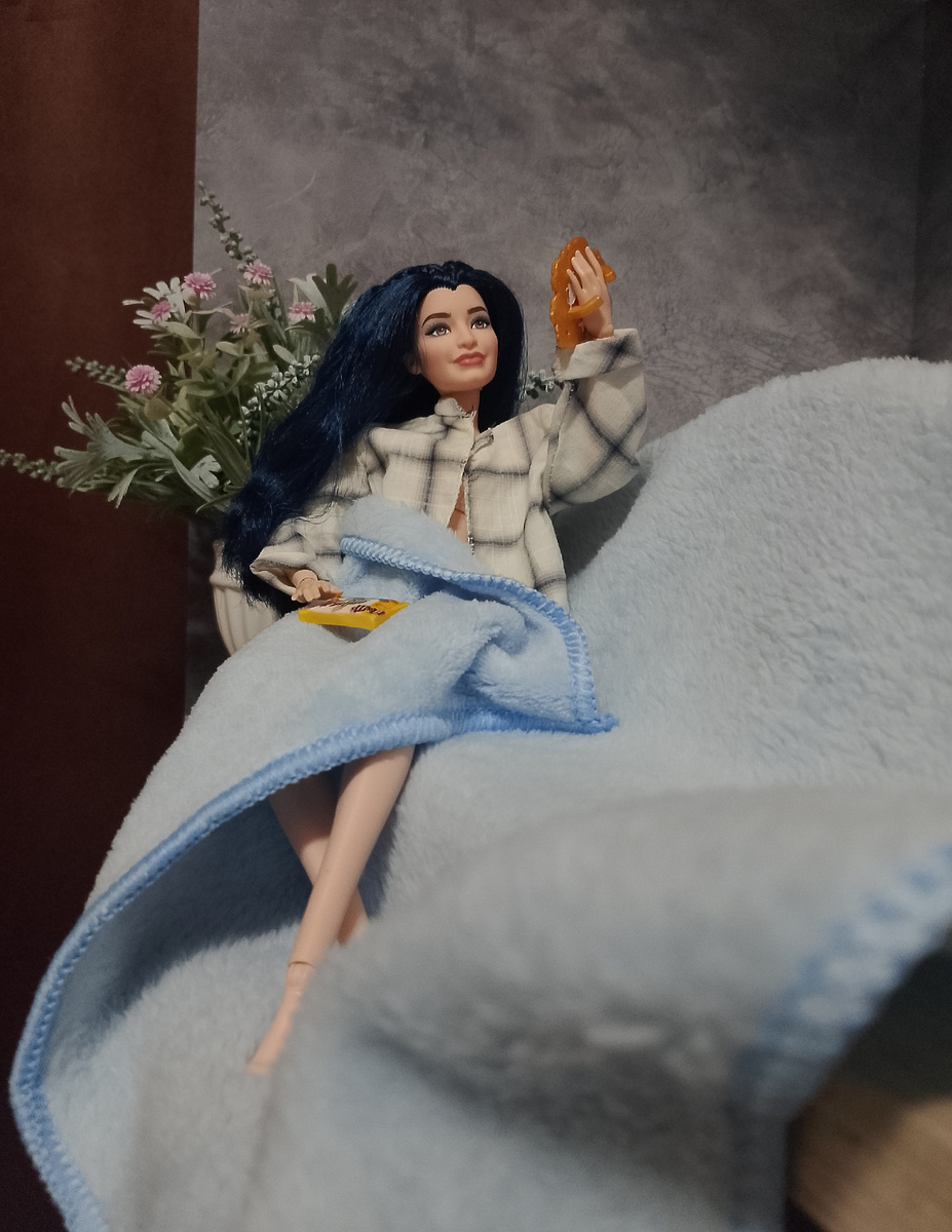 Любуется собой 😁