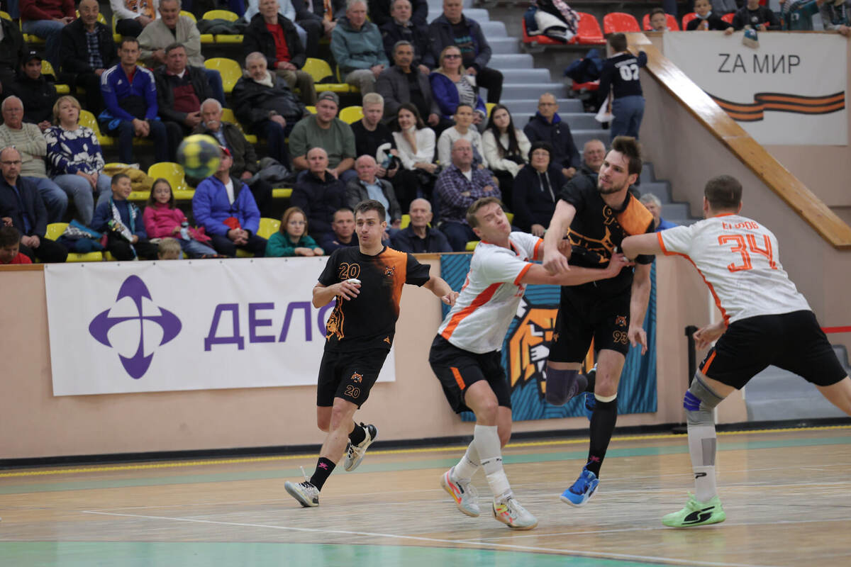    В атаке Алексей Павельев