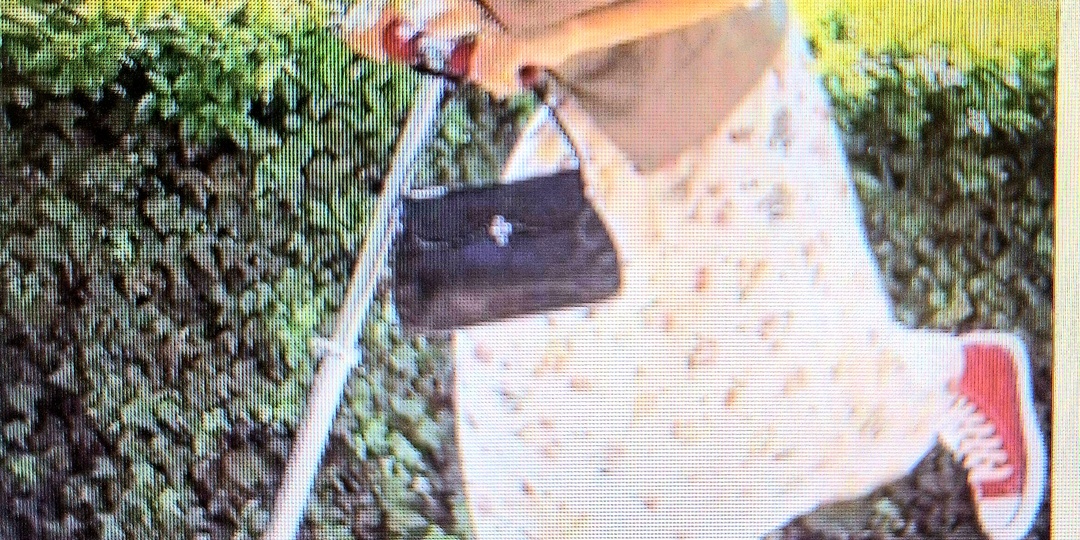 «Кроссовки для плаванья», кеды и «два мяча».