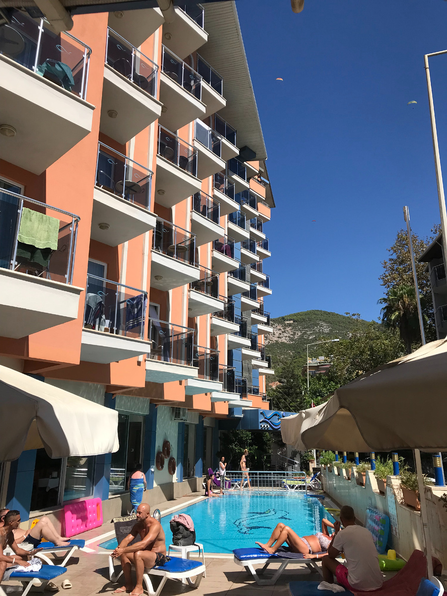 бассейн отеля