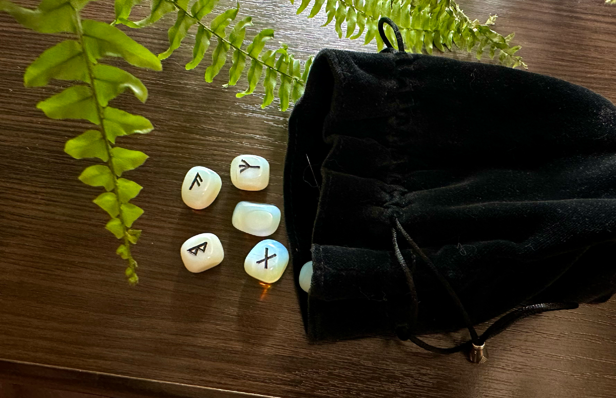 Мой набор рун из лунного камня