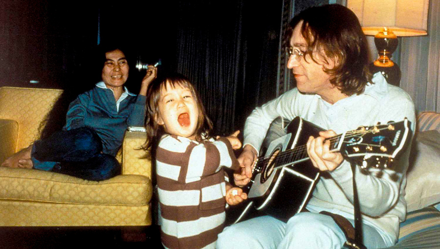 По словам Леннона-младшего, его отец не любил популярность, которую ему принесли The Beatles (Источник: Mediapunch / Shutterstock)