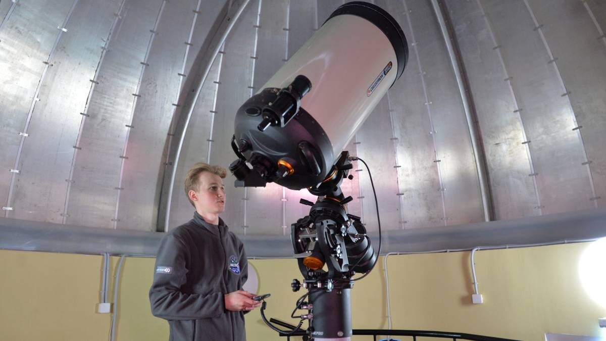    Астроном Максим Шабурко в Парке Горького / Фото: Александр Кочубей / Вечерняя Москва