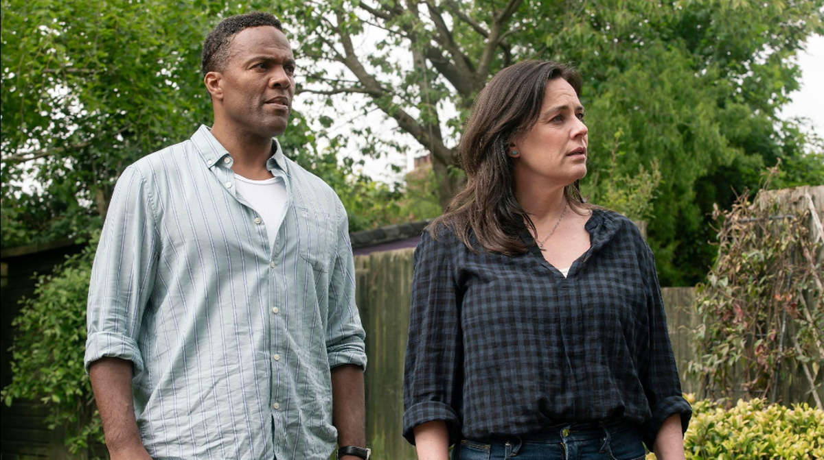 кадр из сериала "Вражда"