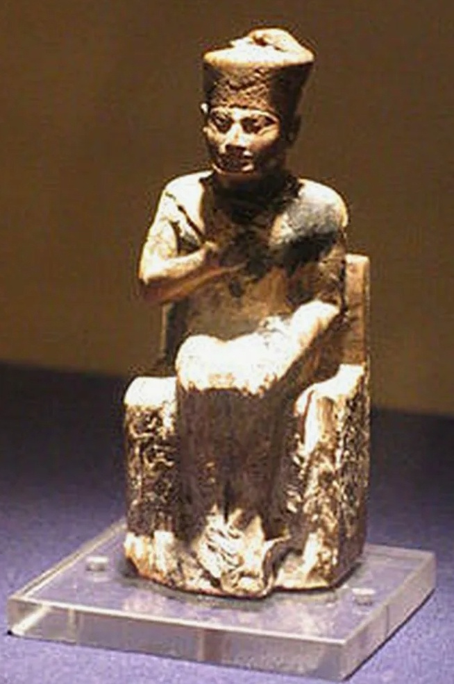 Статуя фараона Хеопса