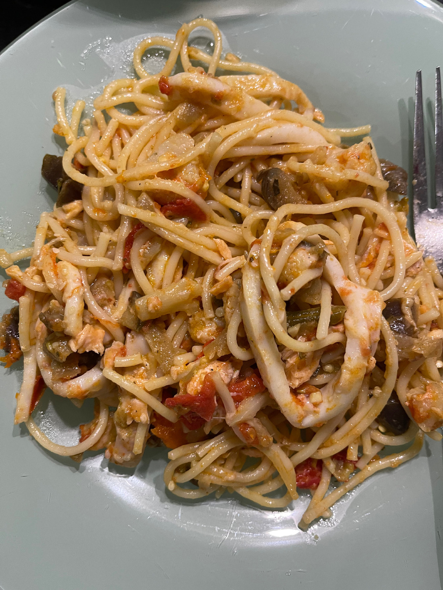 Паста с морепродуктами и баклажанами