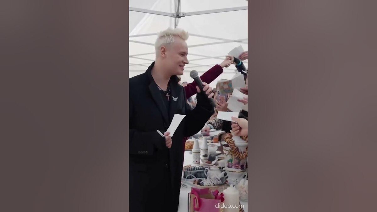 Жаль, гимназистки румяные в кадр не попали