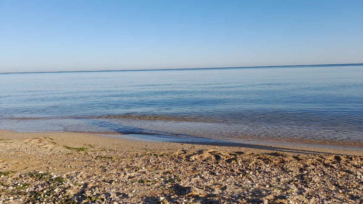 Пляж на Институте в Керчи