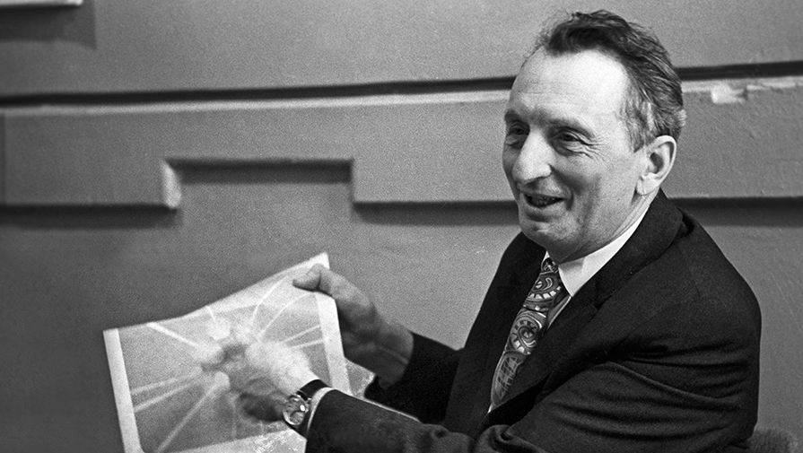 Алекса́ндр Миха́йлович Про́хоров (11.07.1916 — 08.02.2002) — советский и российский физик, один из основоположников важнейшего направления современной физики — квантовой электроники,