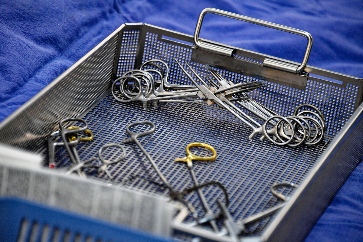 Женщина приехала из Италии проведать пожилых родителей и сделать подтяжку лица. Фото: Иван Макеев