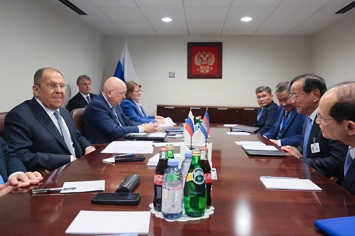 Russian and Cambodian delegations