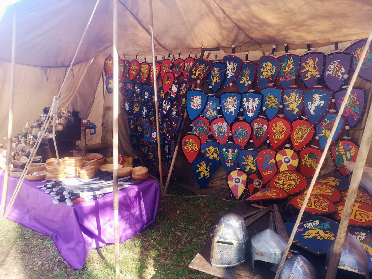 Деревянные изделия, щиты, шлемы