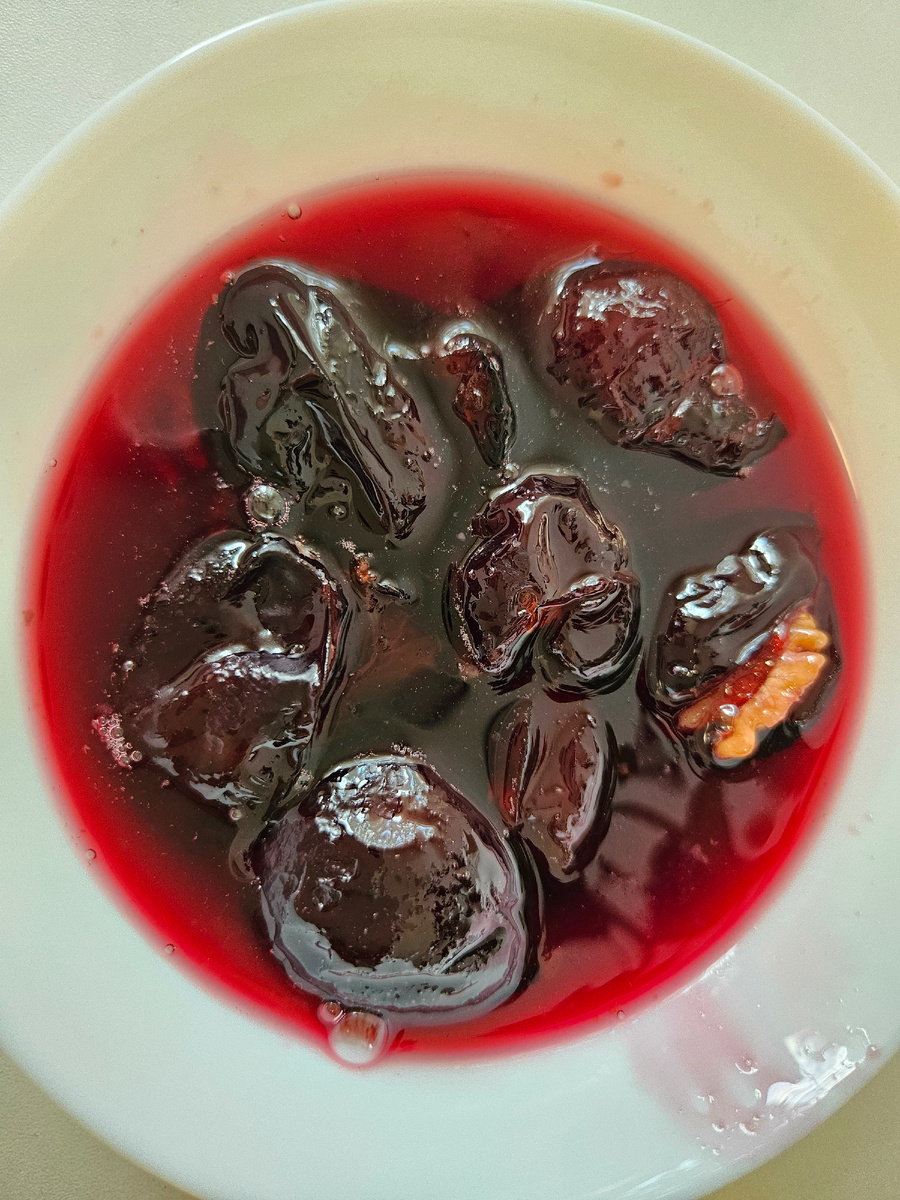 Варенье из синих слив с грецкими орехами в духовке