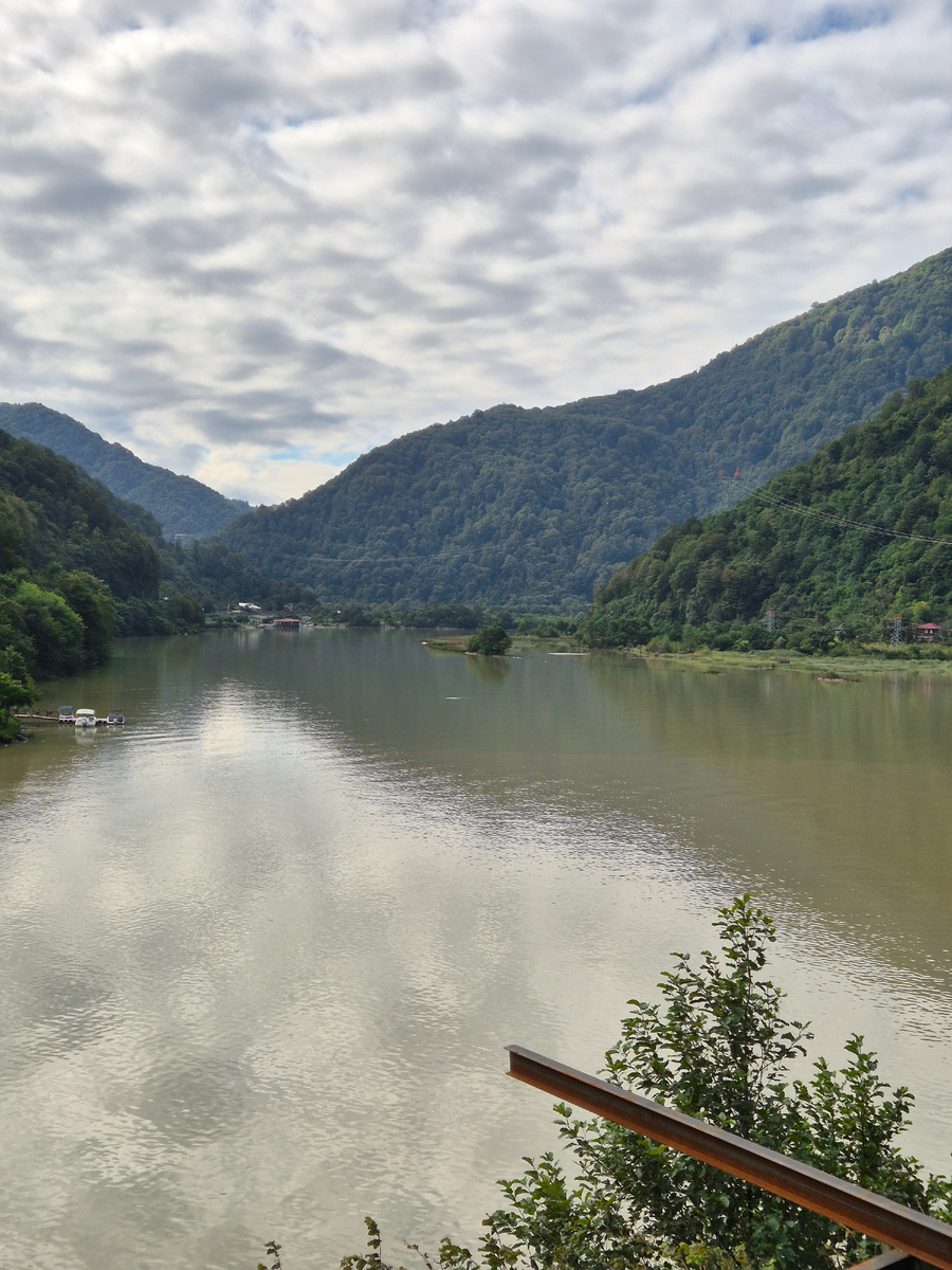 Слияние Чорохи и Аджарисцхали
