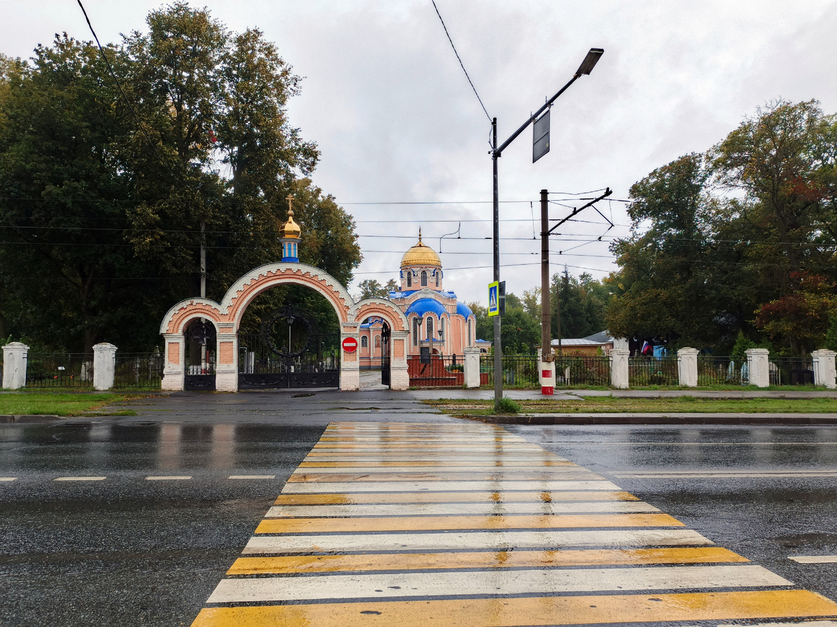 Вход на кладбище