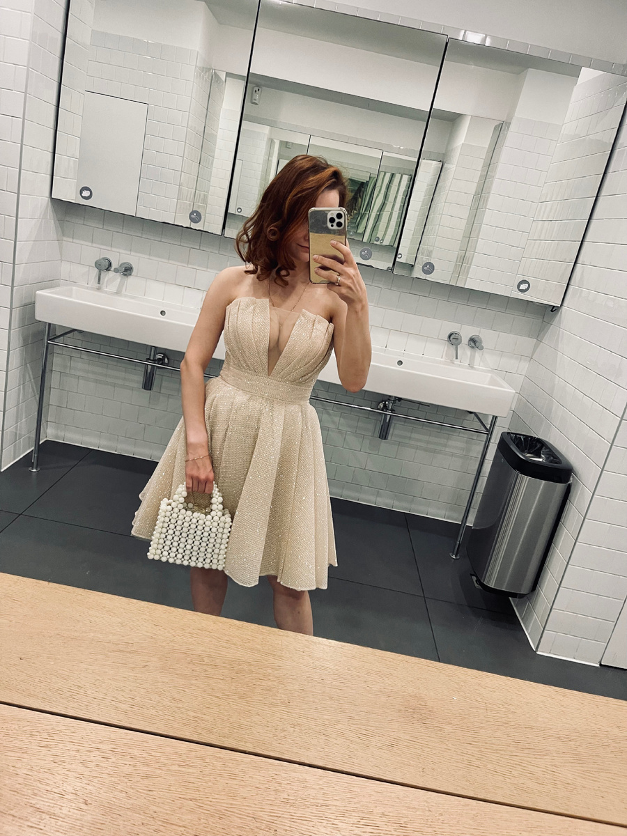 мое платье мечты, которое я просто восхваляла, уже выгуляла его несколько раз и все, больше даже не хочется, мало того, похудела и оно мне не по размеру стало🥲