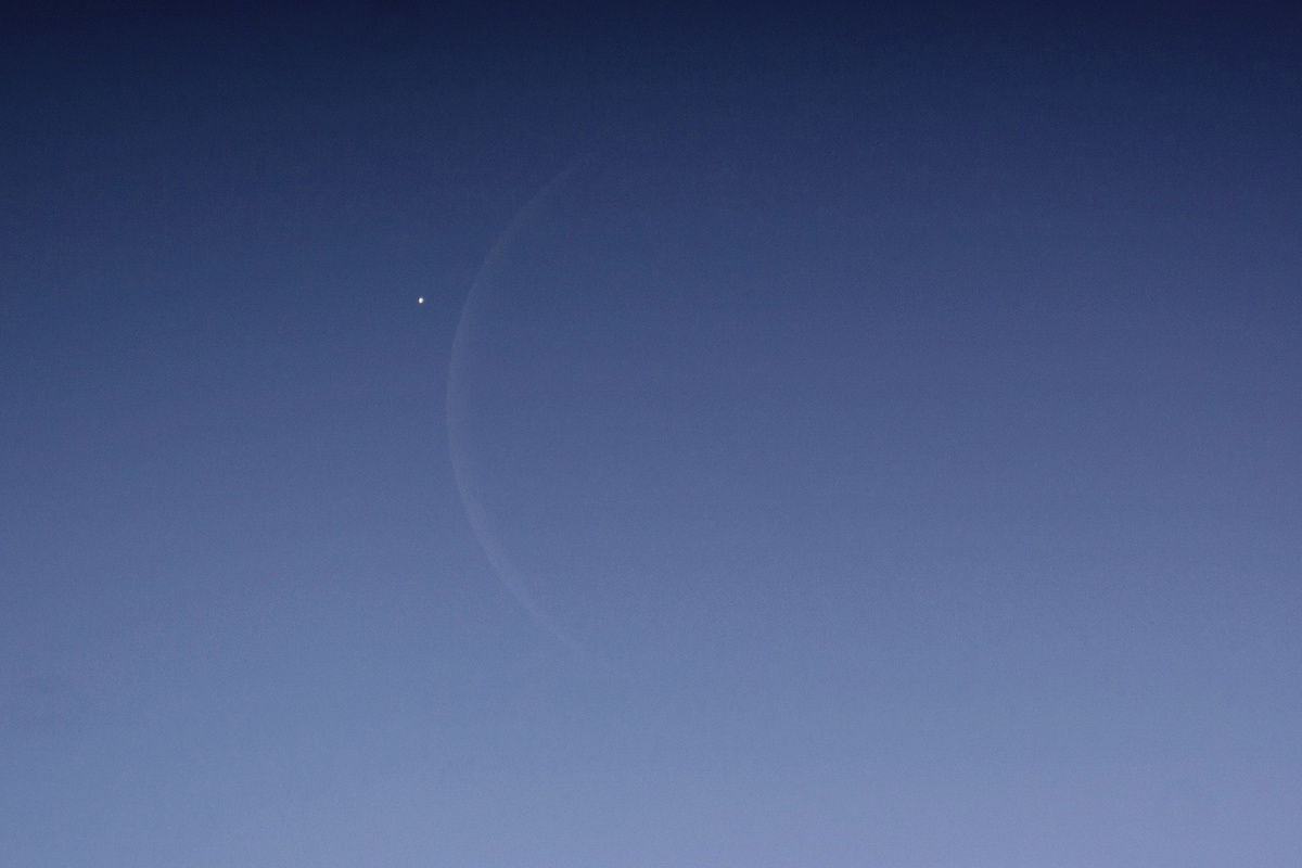 Луна и Венера 19 сентября 2025 года в Белгороде, фото Антона Боровского