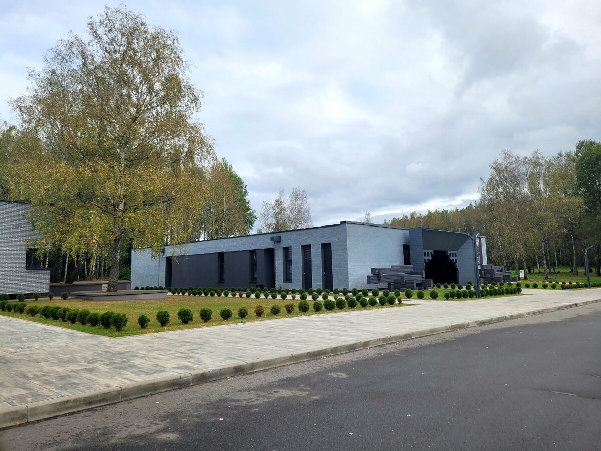 Вход в мемориальный комплекс Хатынь 