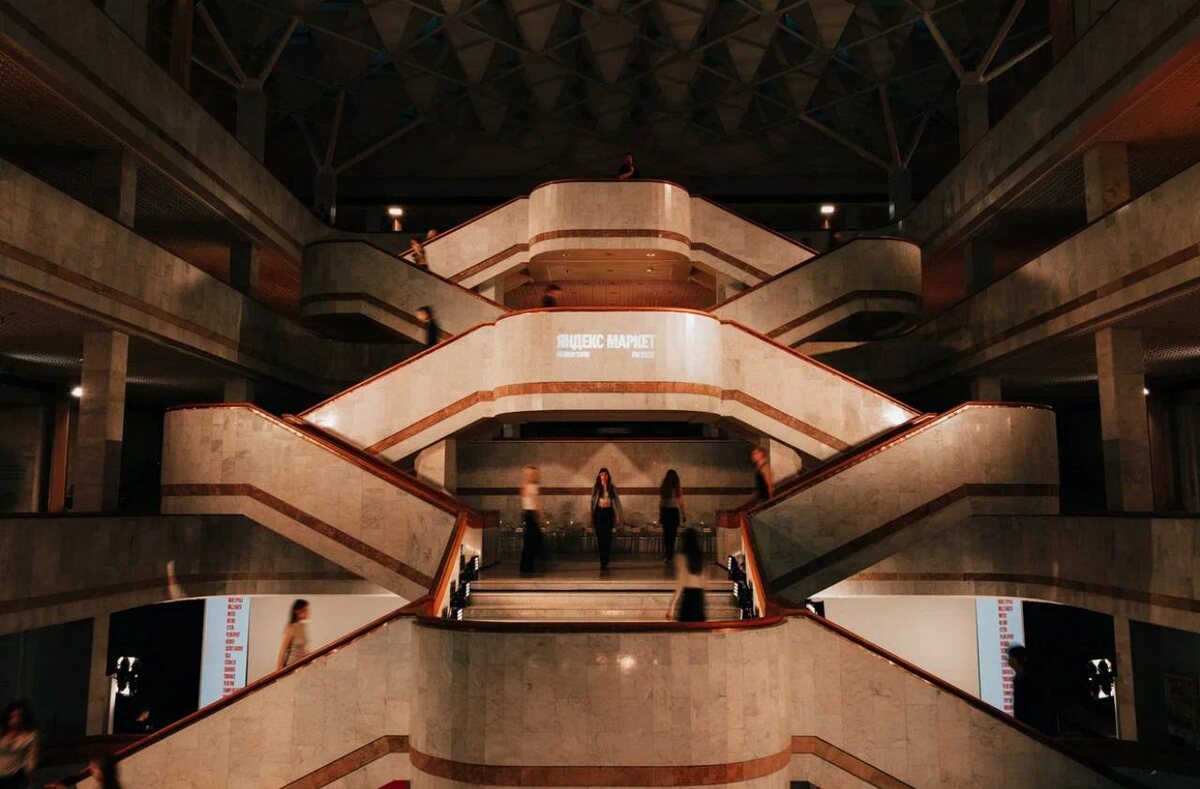 Главная лестница библиотеки