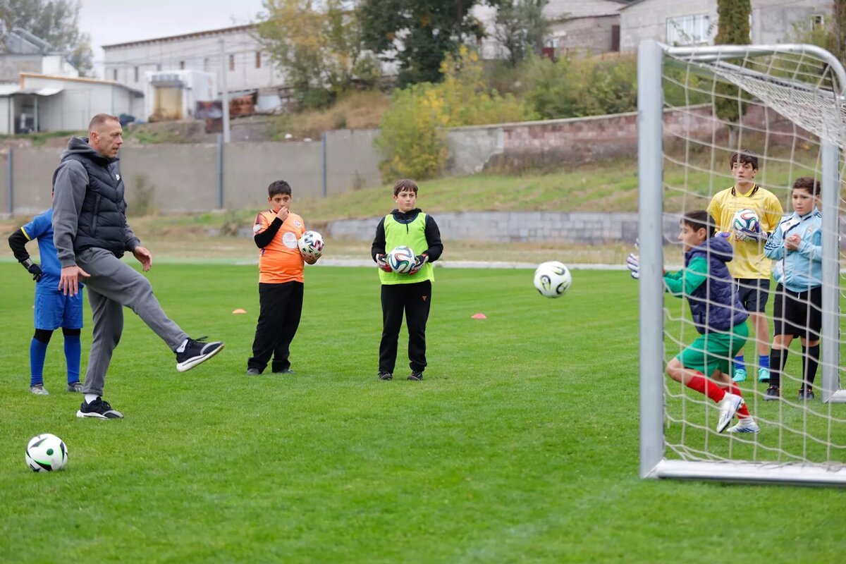 Роман Березовский на мастер-классе в рамках футбольного турнира на приз его имени