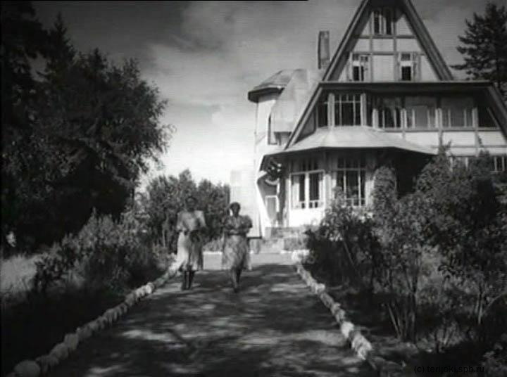 А так дача Лумберга/Кунтту выглядела в 1949 году. Кадр из фильма "Ленинградская Здравница" https://terijoki.spb.ru/%2F/photos/picture.php?/8446/category/1927 