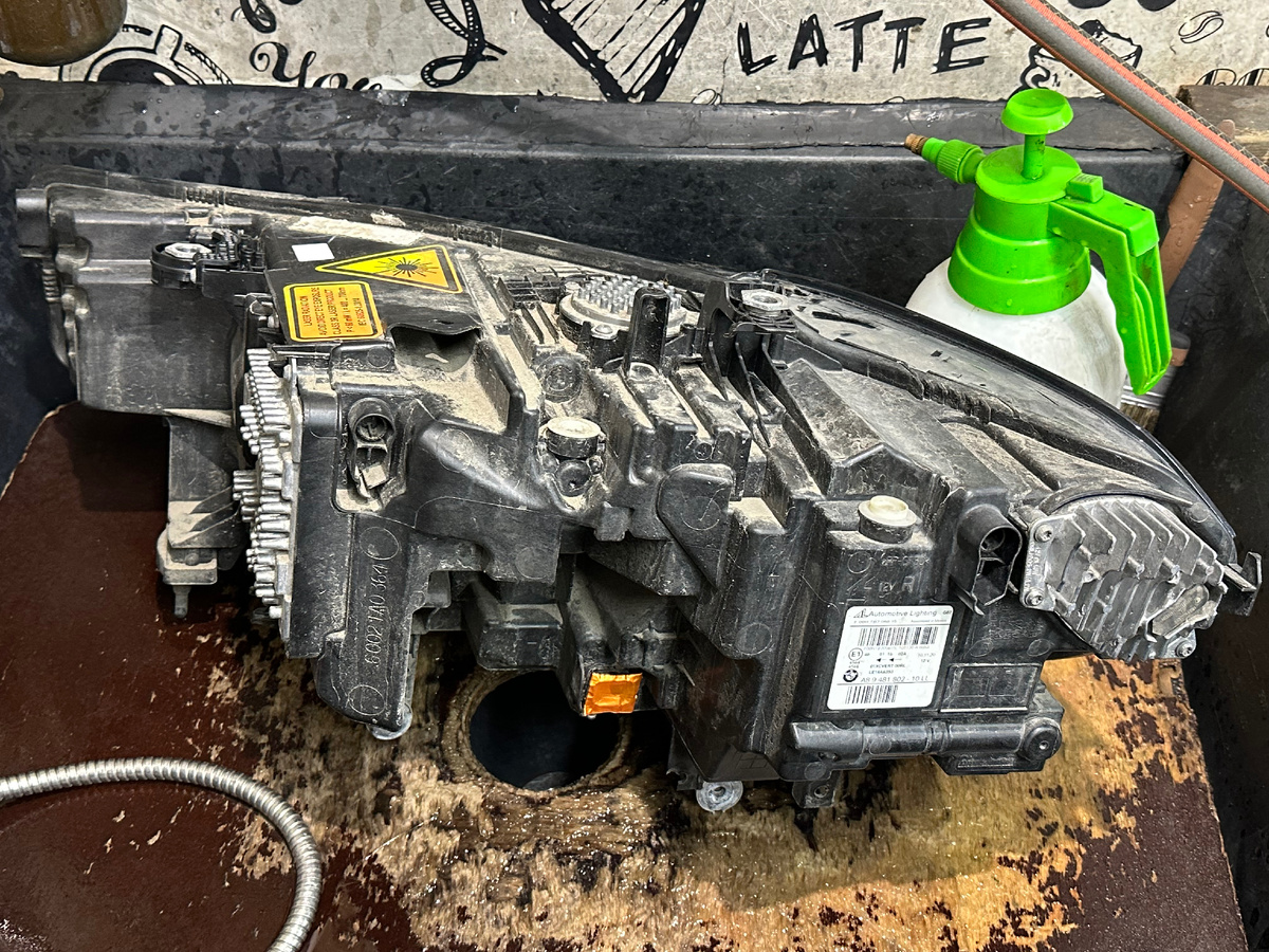 Вот такая она грязная, наша фара